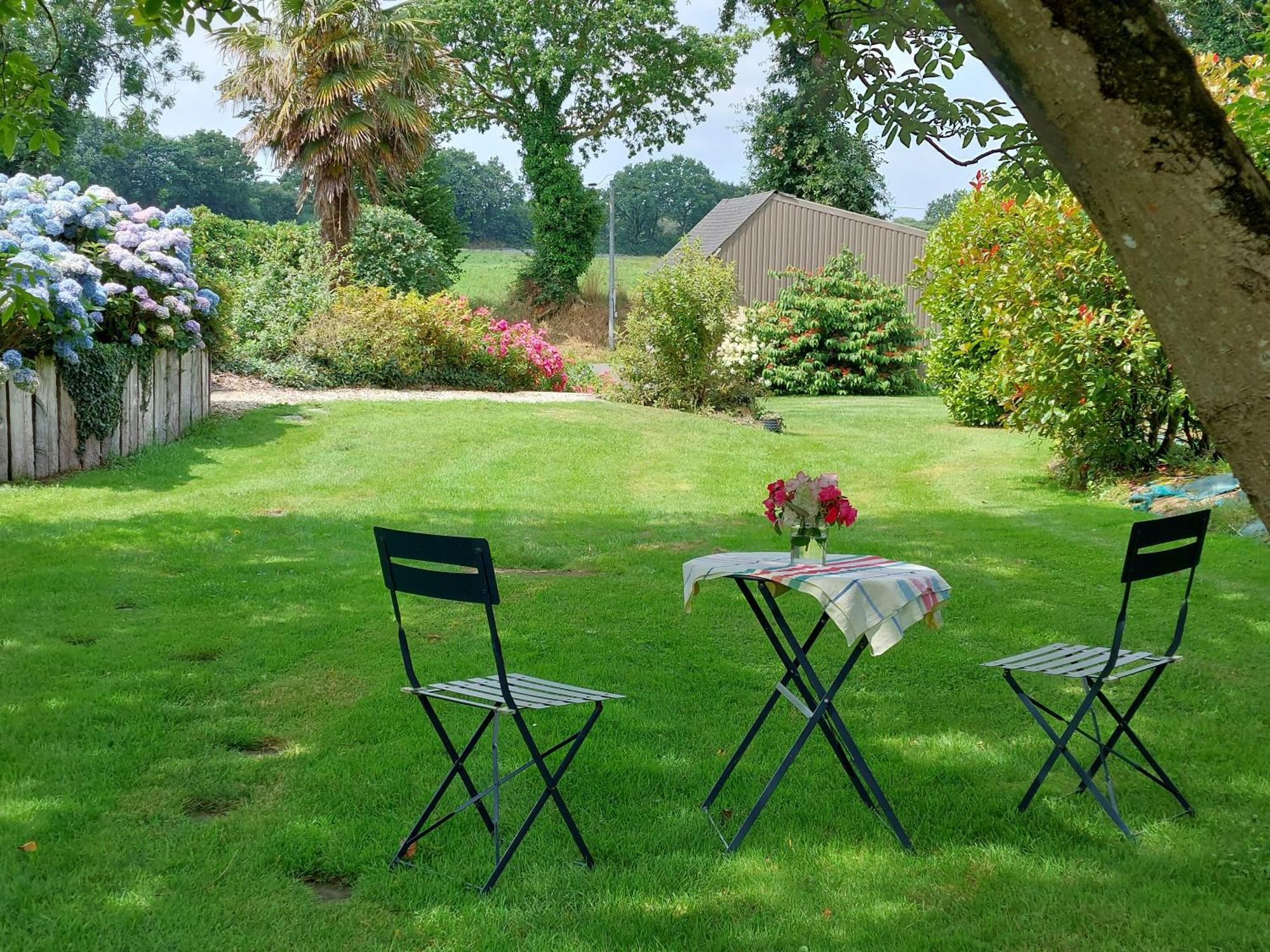 La Maison De Marie, Au Coeur De La Campagne Avec Table D'Hotes Sur Reservation Kerien Luaran gambar